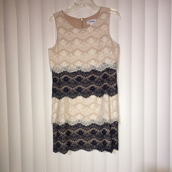 JESSICA SIMPSON GORGEOUS LACE DRESS-LIKE NEW-CUTE AND COMFORTABLE. YOU WILL LOVE - Picture 2 of 9